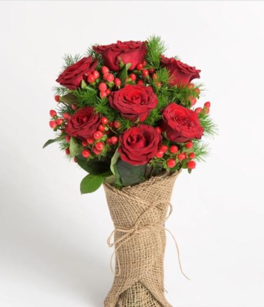Fascio con 7 rose rosse